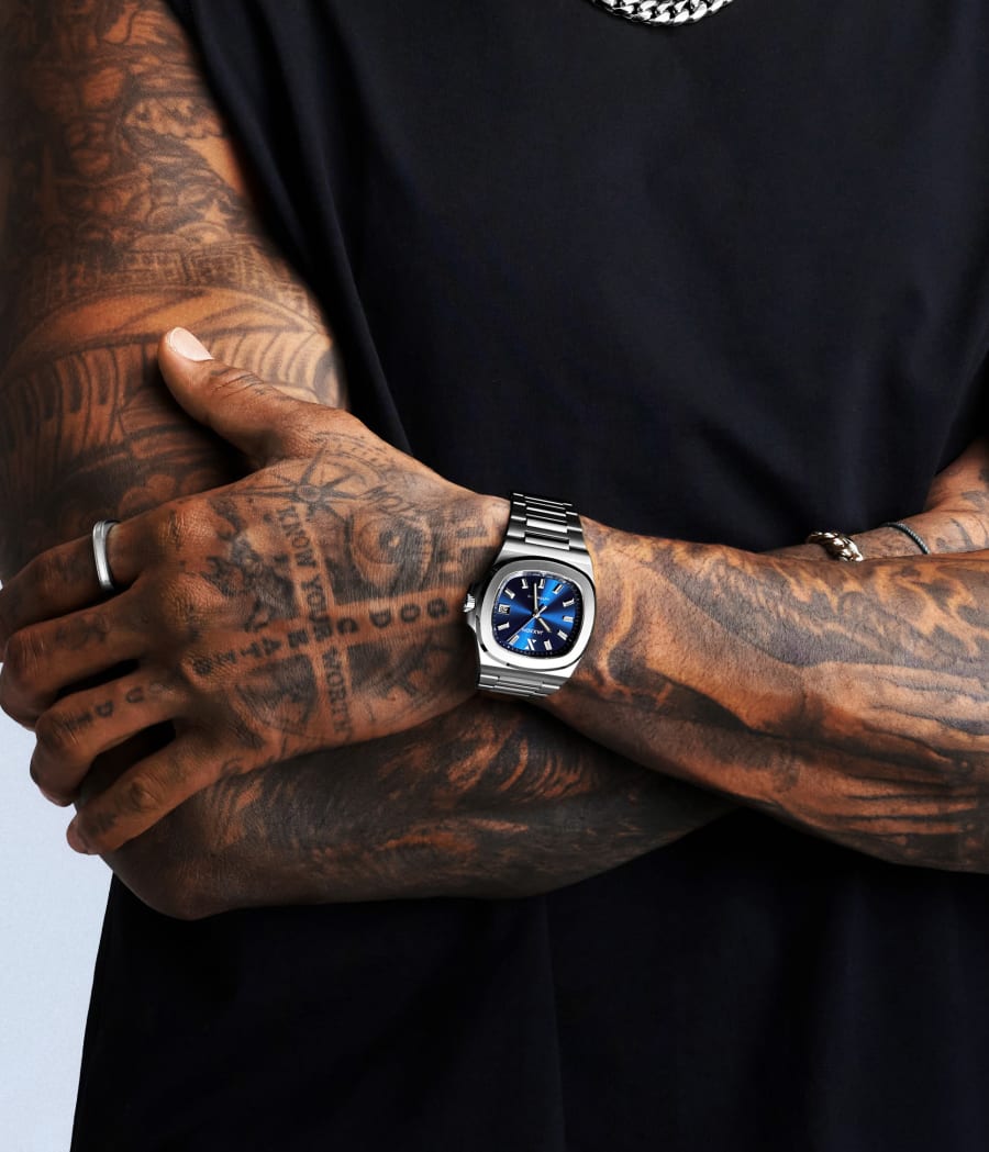 Odell Beckham Jr. wearing a silver JX1 Automatic watch and a silver Cuban link chain