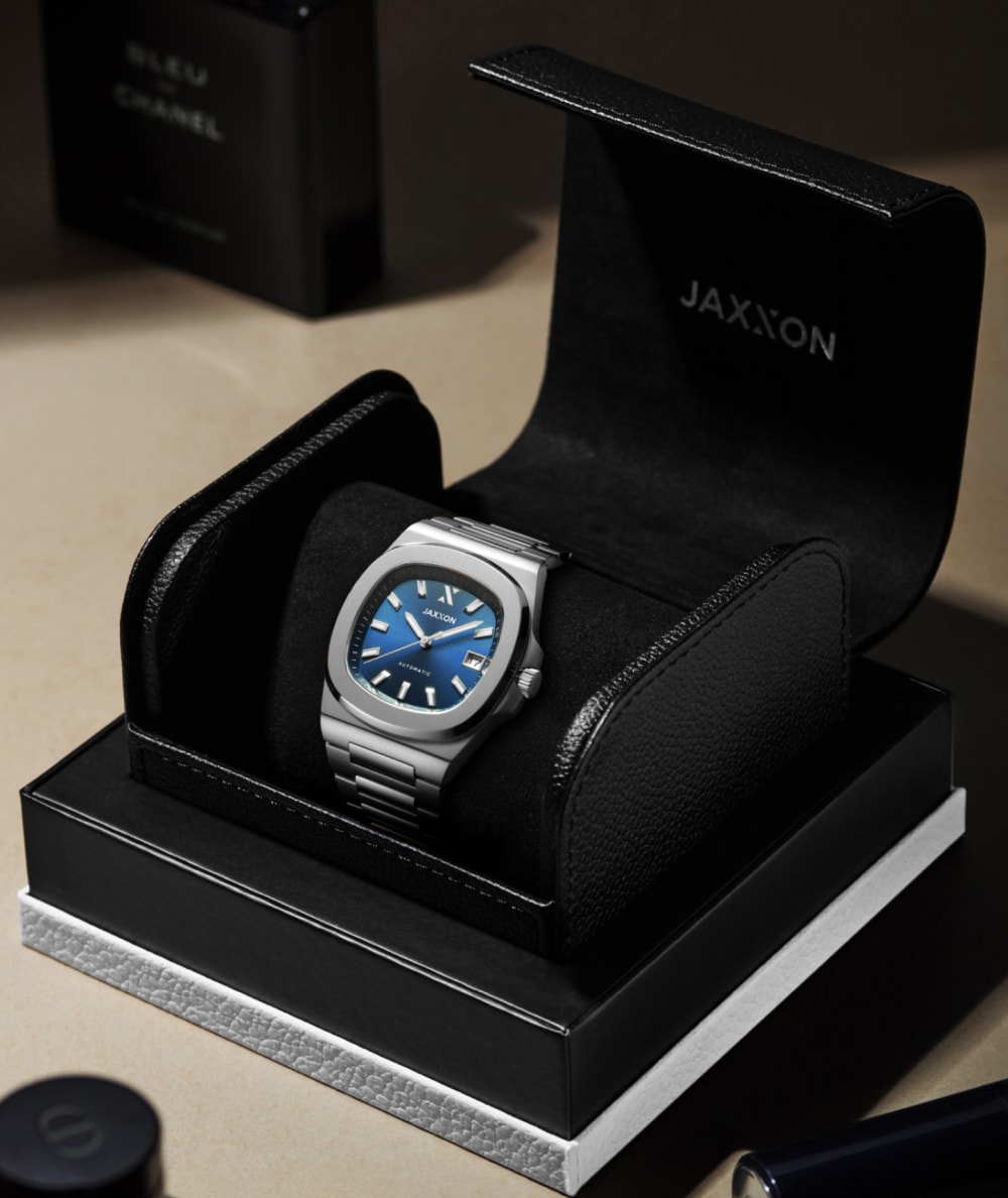 Free Premium Watch Case