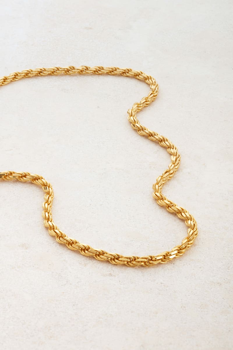 The Versatility of Rope Chains: Styling Tips for Every Occasion