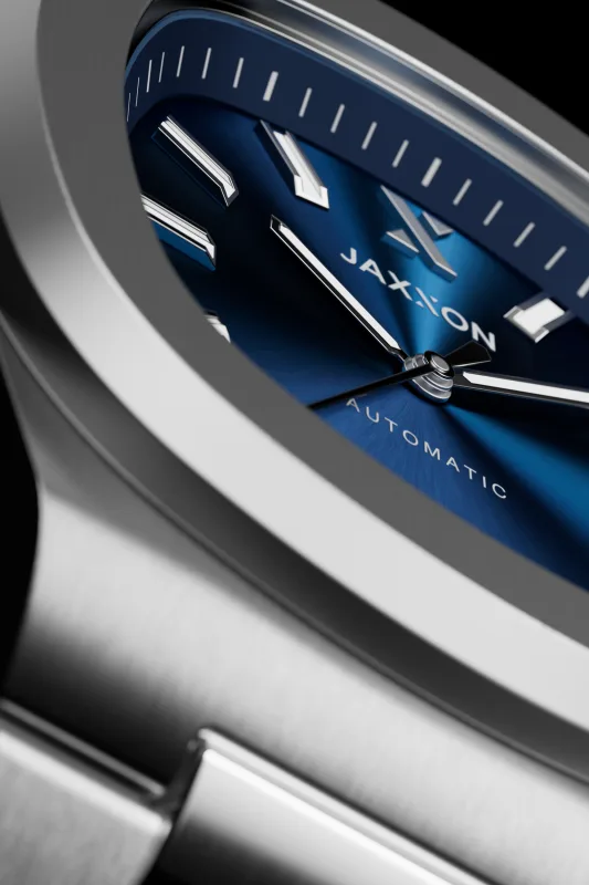 Scratch-Proof Sapphire Crystal